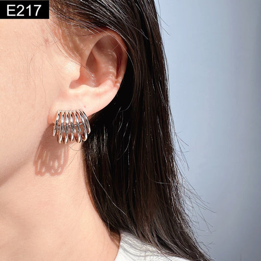Torsion Huggie Earring - E217