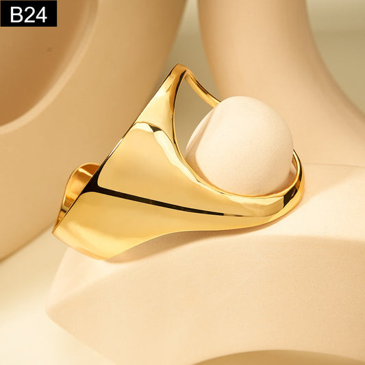 Molten Palm Handcuff - B24