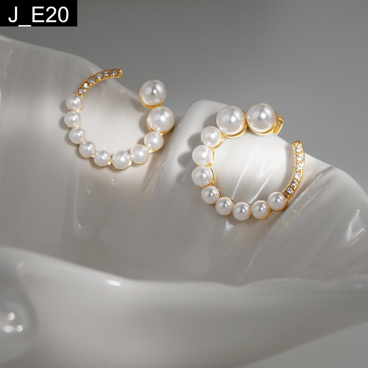 Luminous Pearl Stud - E20