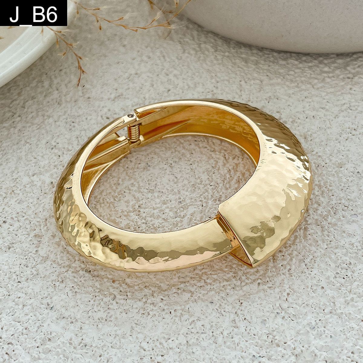 Helios Hammered Handcuff