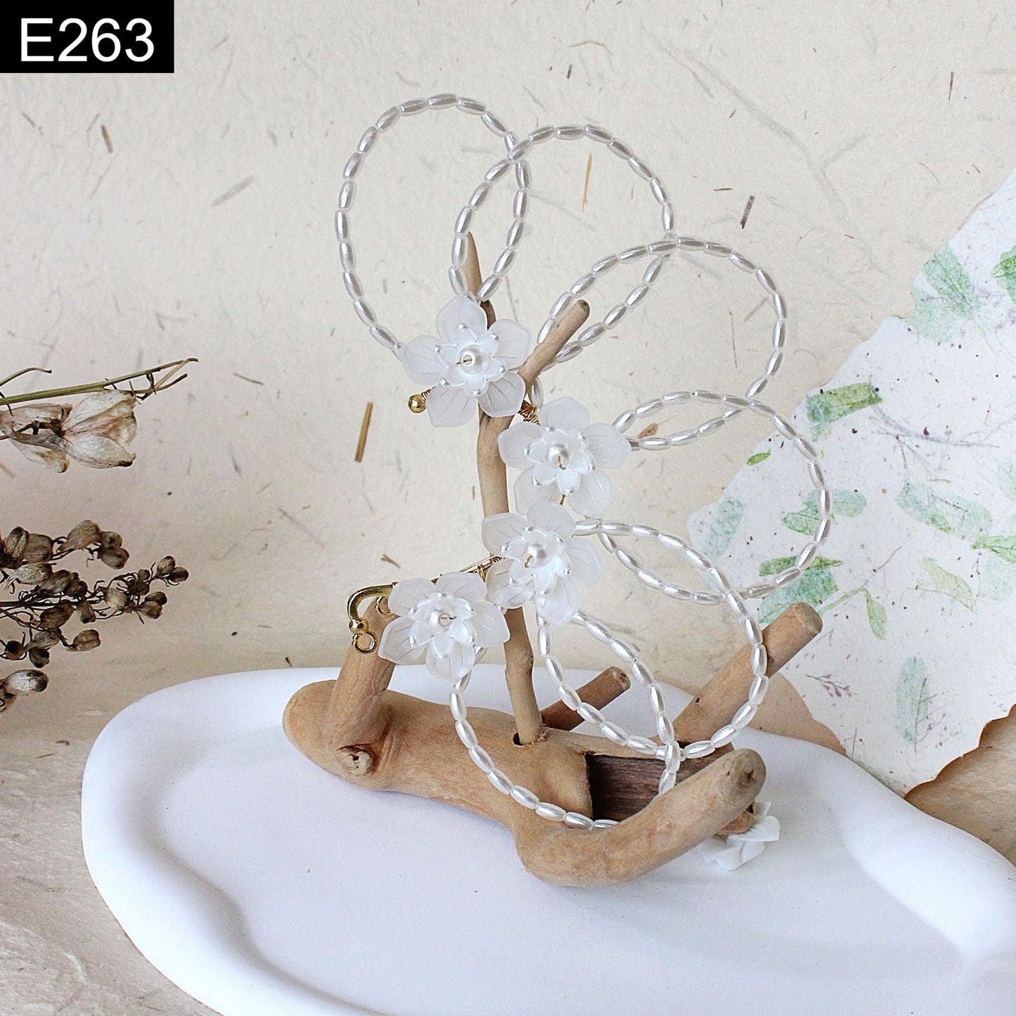 Pearlescent Petal Earcuff - E263