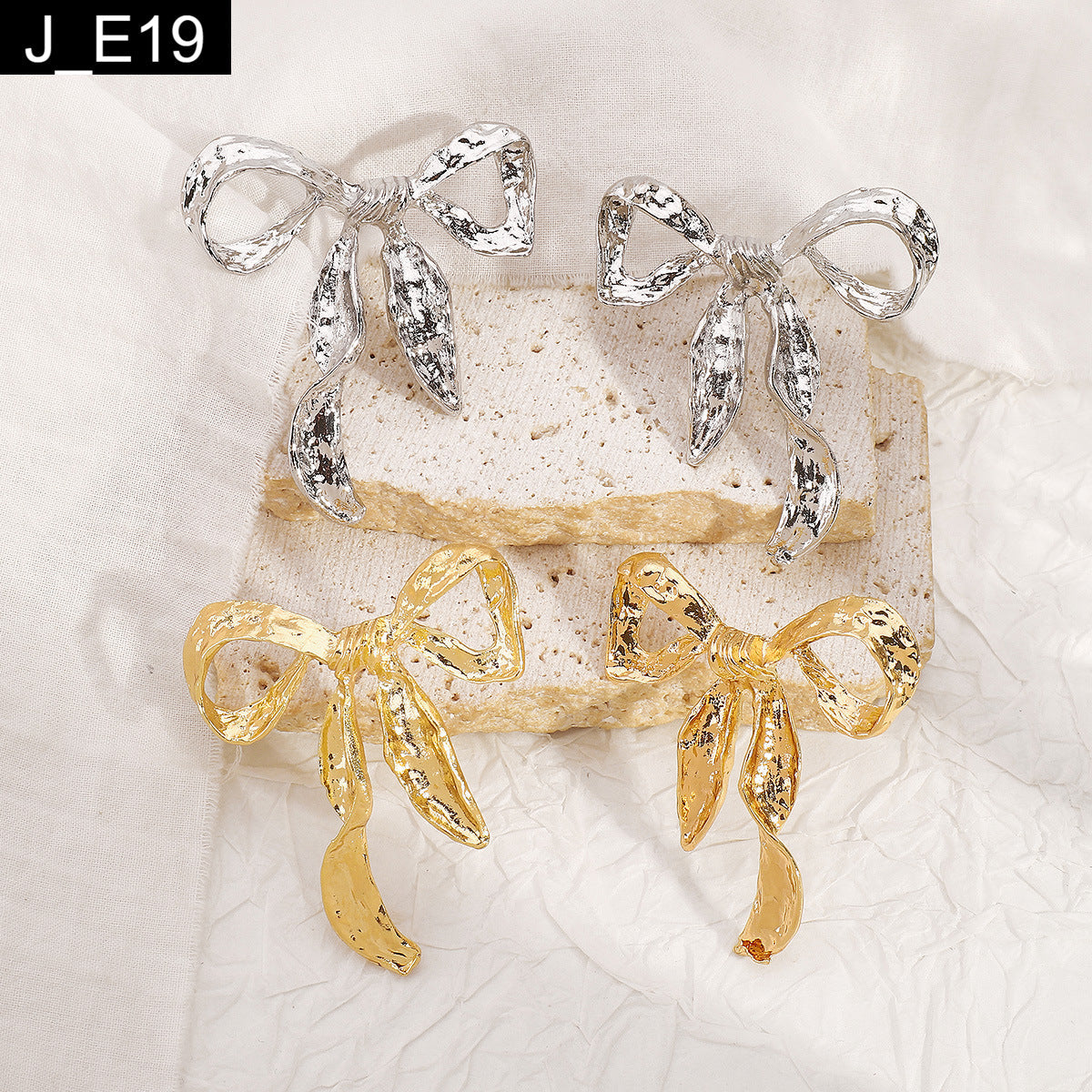 Molten Ribbon Bow Earring - E19