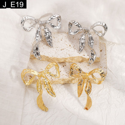 Molten Ribbon Bow Earring - E19