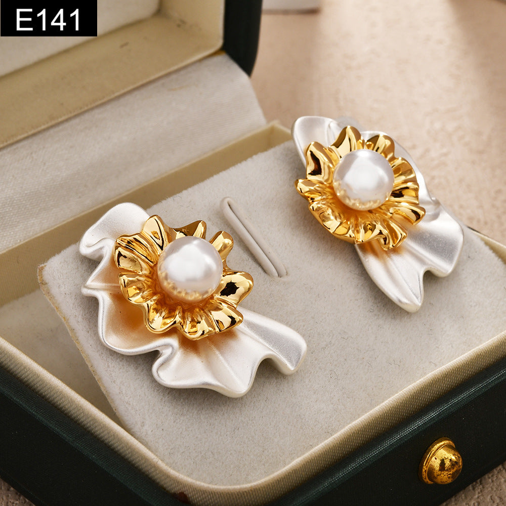 Floral Pearl Earring - E141