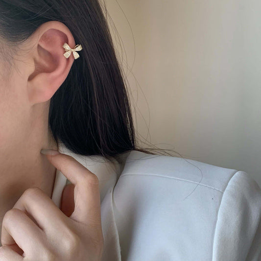 Petite Bow Earcuff