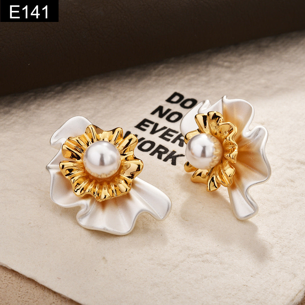 Floral Pearl Earring - E141