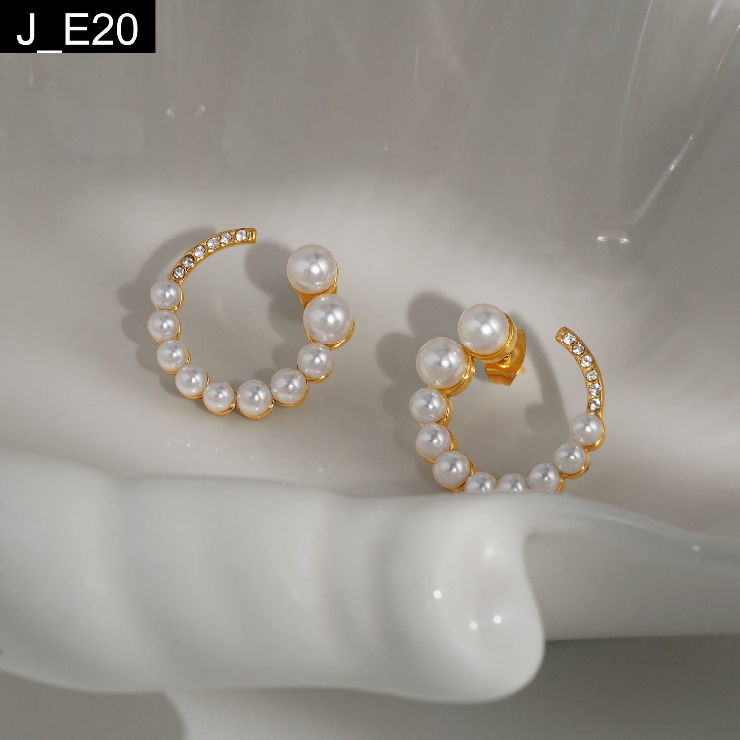 Luminous Pearl Stud - E20